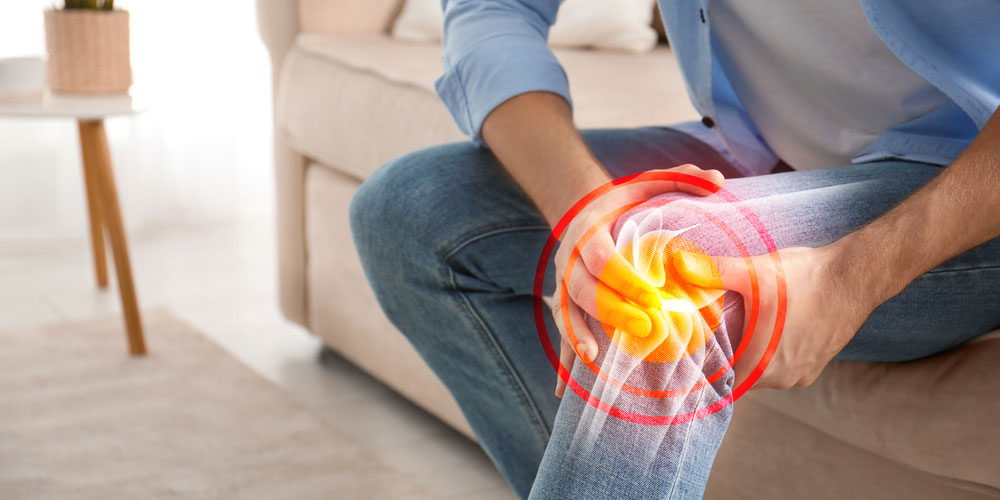 man-suffering-from-knee-pain-homeopathy-treatment-panvel